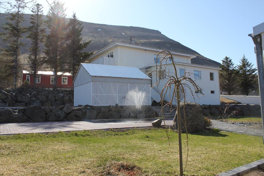 The Guesthouse By The Fjord Thingeyri エクステリア 写真