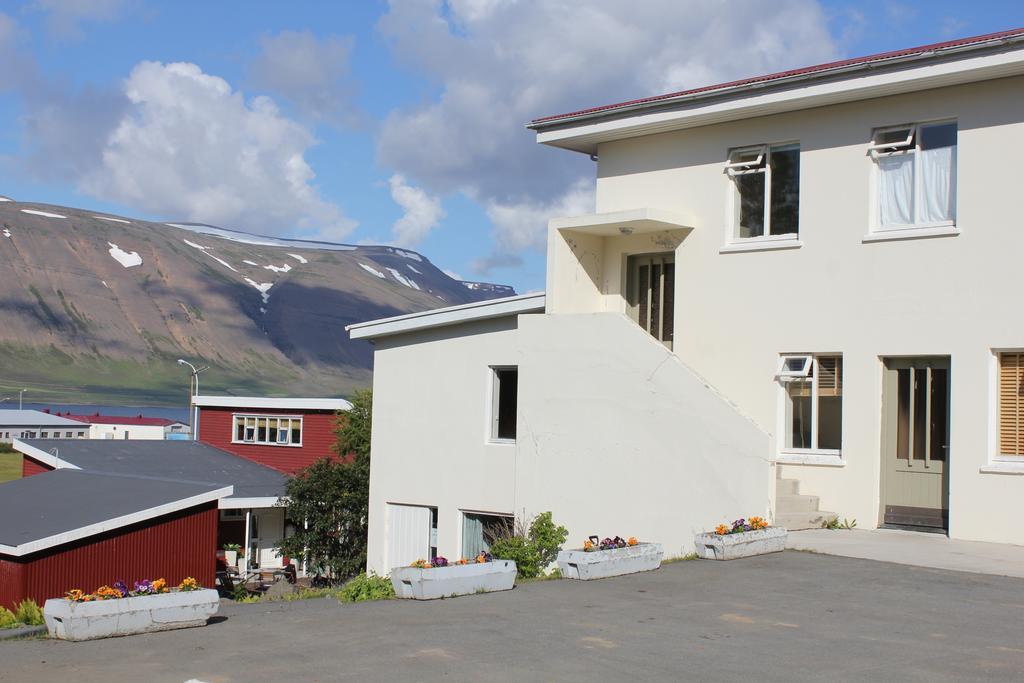 The Guesthouse By The Fjord Thingeyri エクステリア 写真