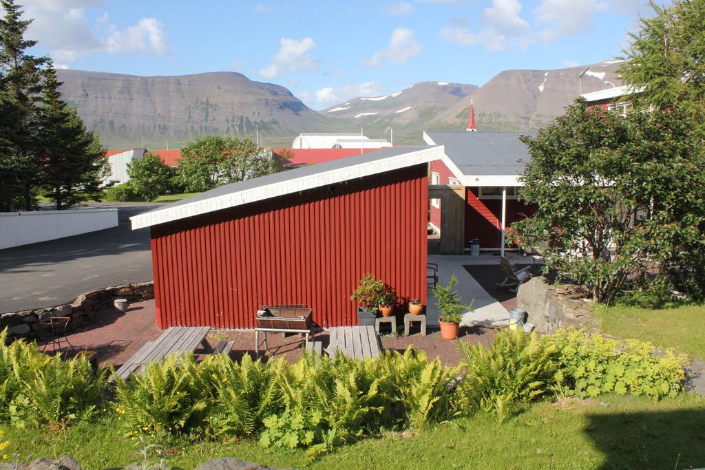The Guesthouse By The Fjord Thingeyri エクステリア 写真